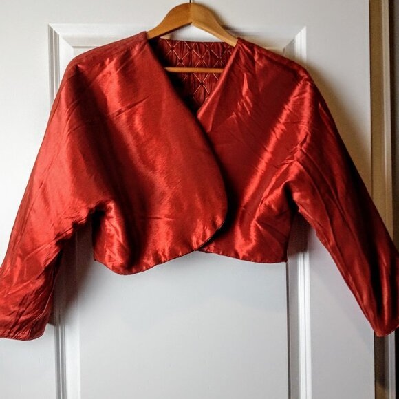 Red Gold Quilted Reversible Cropped Open Jacket - Picture 3 of 7
